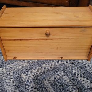 Wood bread box